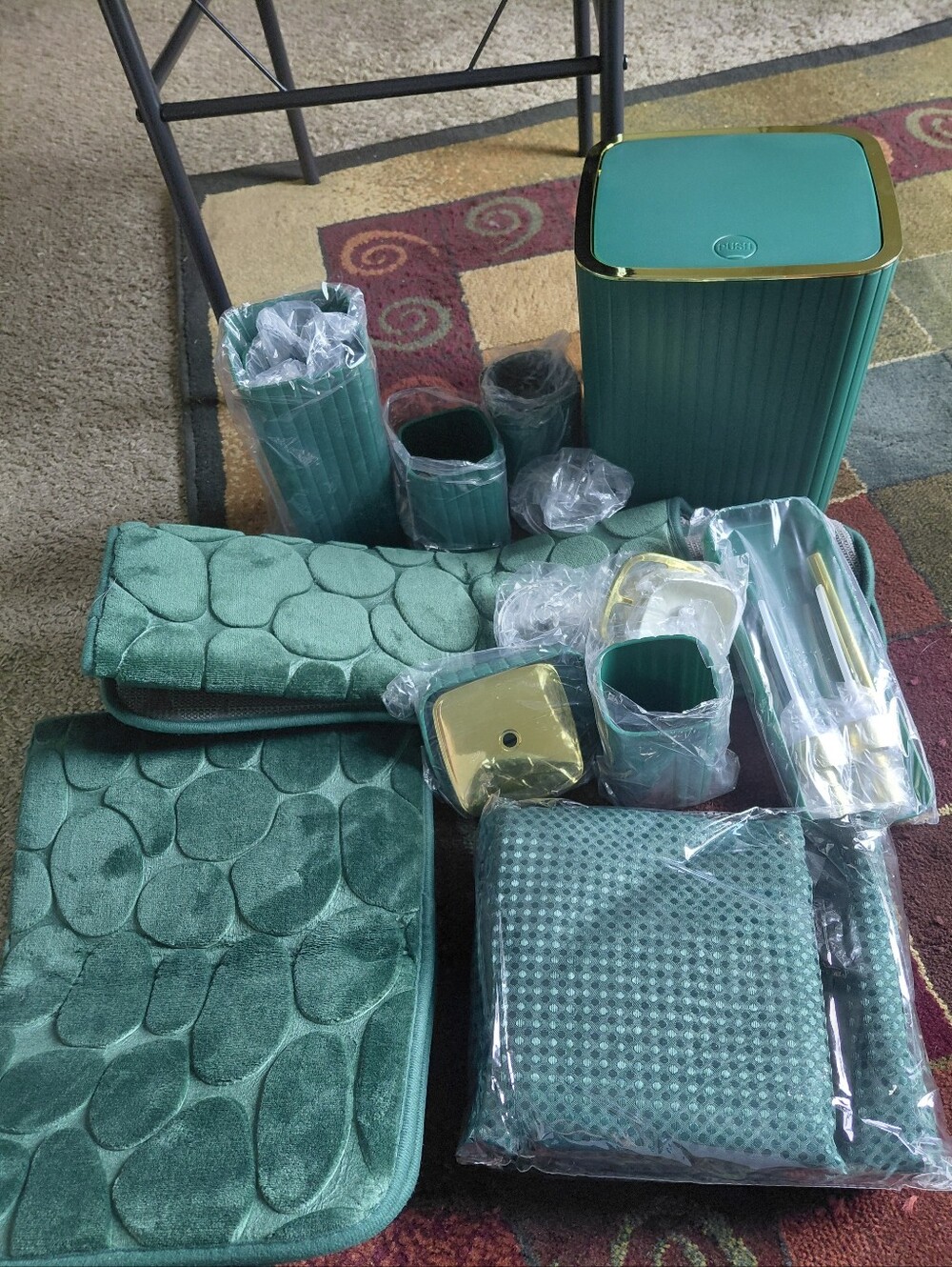 Hunter Green Bathroom Set